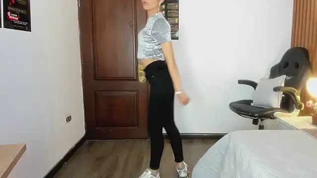 Ambarross  online show from 04/17/26, 01:47