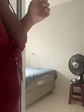 Snapshot of CacauShow01 chatting on 02/20/26, 12:05 CacauShow01 online show from 02/20/26, 12:05