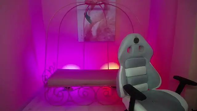 Snapshot of Ashley_benson_x chatting on 02/02/26, 08:18 Ashley benson x online show from 02/02/26, 08:18