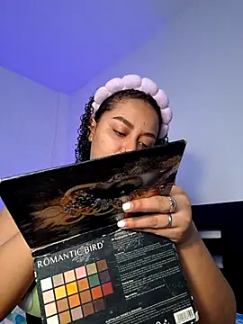 Snapshot of curly_girl_31 chatting on 02/09/26, 06:01 curly girl 31 online show from 02/09/26, 06:01