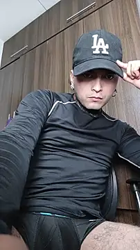 milo boy98 online show from 02/05/26, 03:22