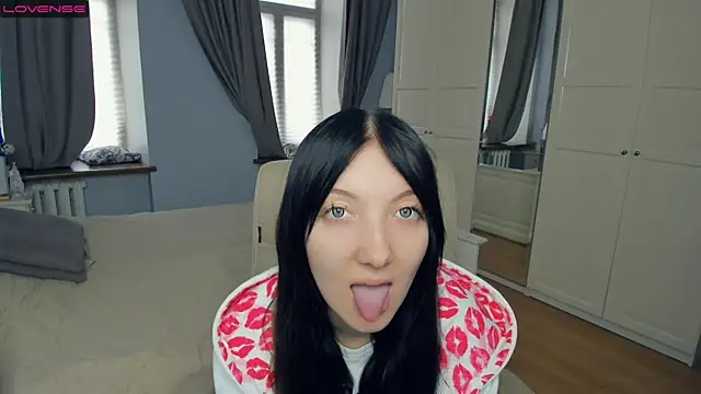 Snapshot of RoxanneComisky chatting on 02/08/26, 06:50 RoxanneComisky online show from 02/08/26, 06:50