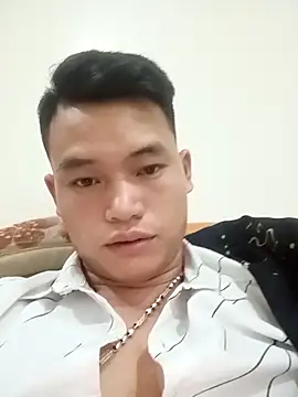 Snapshot of Maycute18 chatting on 02/05/26, 02:11 Maycute18 online show from 02/05/26, 02:11