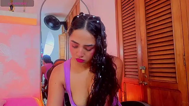 Emma Thompssonn online show from 04/15/26, 12:23