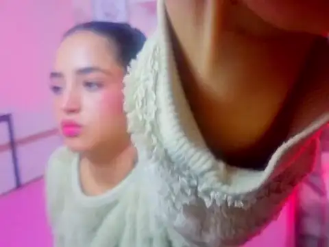 Snapshot of Emma_Thompssonn chatting on 06/13/26, 12:25 Emma Thompssonn online show from 06/13/26, 12:25