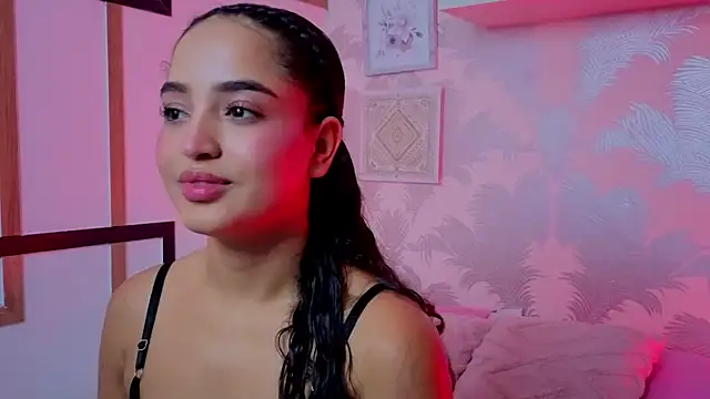 Snapshot of Emma_Thompssonn chatting on 06/20/26, 12:19 Emma Thompssonn online show from 06/20/26, 12:19
