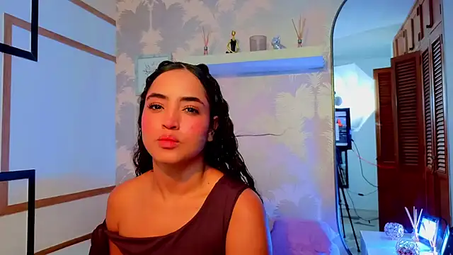 Snapshot of Emma_Thompssonn chatting on 07/09/26, 12:09 Emma Thompssonn online show from 07/09/26, 12:09