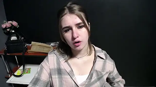 Sunny siren online show from 02/02/26, 03:44