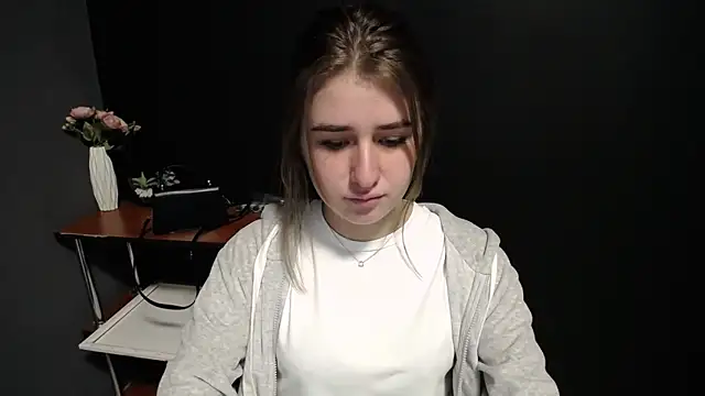 Sunny siren online show from 03/27/26, 01:44