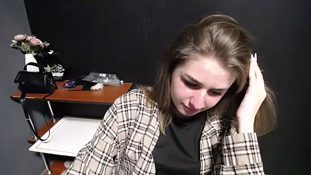 Sunny siren online show from 05/12/26, 01:08