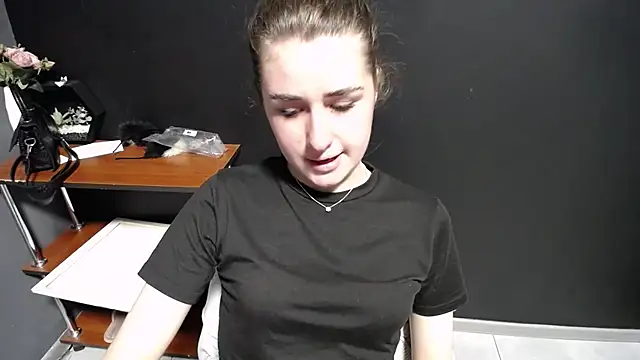 Sunny siren online show from 05/19/26, 12:22