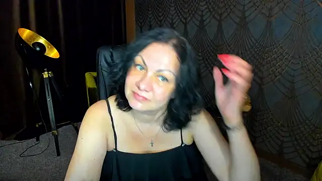 IrissMoon online show from 07/05/26, 05:42