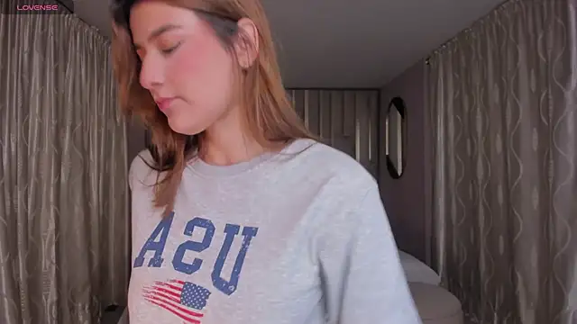 BellaThompsonX online show from 03/04/26, 09:10