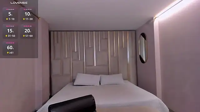 BellaThompsonX online show from 04/06/26, 12:19