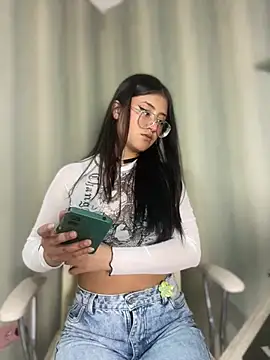 Snapshot of StrawberryPink_ chatting on 02/21/26, 12:06 StrawberryPink online show from 02/21/26, 12:06