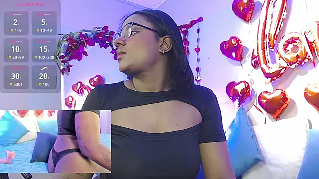 Snapshot of domiiniquex chatting on 02/17/26, 12:34 domiiniquex online show from 02/17/26, 12:34