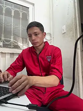 santiObrero online show from 04/15/26, 03:41