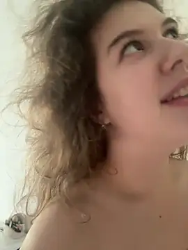 Snapshot of LilianBliss chatting on 07/16/26, 08:31 LilianBliss online show from 07/16/26, 08:31