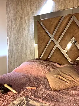 TianaRios Pink online show from 02/01/26, 04:05