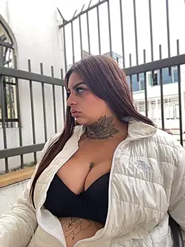 Snapshot of EmilyMoore_Pink chatting on 02/06/26, 07:50 EmilyMoore Pink online show from 02/06/26, 07:50