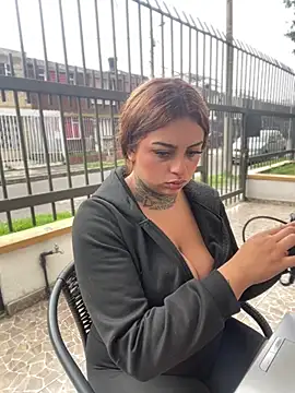 Snapshot of EmilyMoore_Pink chatting on 02/07/26, 08:23 EmilyMoore Pink online show from 02/07/26, 08:23