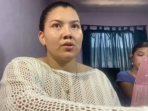 Helena-Paola online show from 04/05/26, 06:05