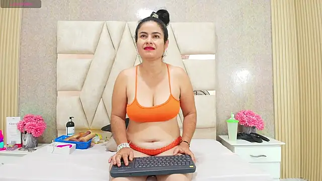 CrystallGomes online show from 04/25/26, 04:26