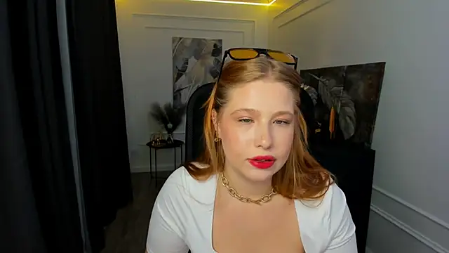 SweetDaylight online show from 05/17/26, 07:43