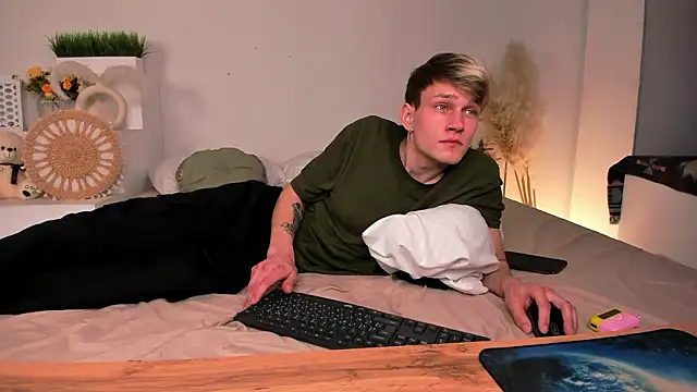 Snapshot of Volan_Starts chatting on 02/15/26, 07:51 Volan Starts online show from 02/15/26, 07:51