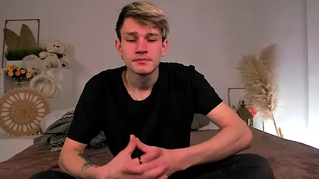 Snapshot of Volan_Starts chatting on 02/22/26, 04:24 Volan Starts online show from 02/22/26, 04:24