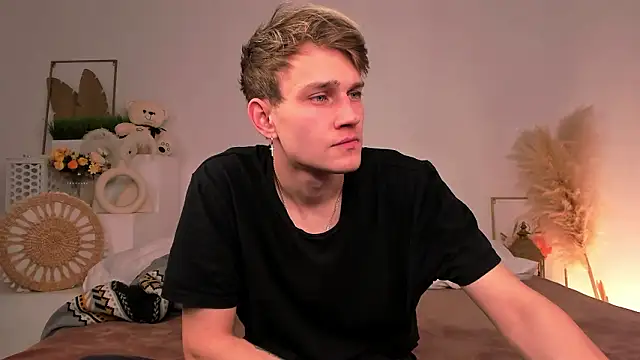 Snapshot of Volan_Starts chatting on 02/27/26, 12:05 Volan Starts online show from 02/27/26, 12:05