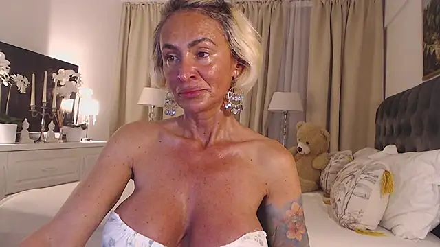 SilverMiss online show from 03/17/26, 07:06