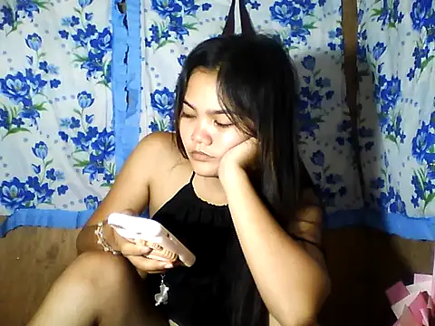 PinaySkinnyJust18 online show from 05/05/26, 11:35