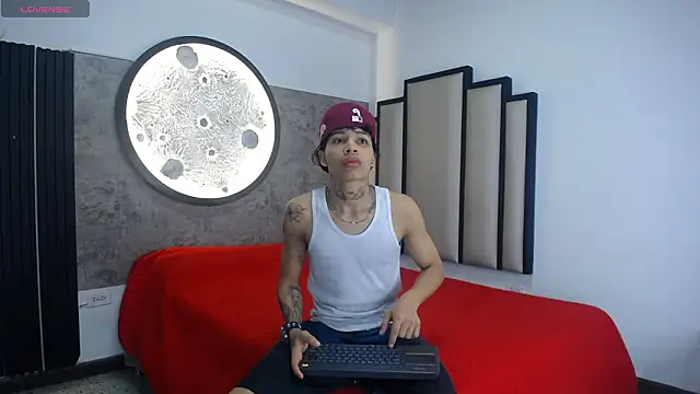 Dogan Renzo0 online show from 02/05/26, 09:14