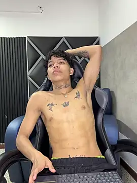 Dogan Renzo0 online show from 02/09/26, 08:57