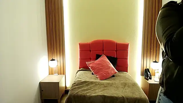 IvonneRoss  online show from 02/12/26, 12:00