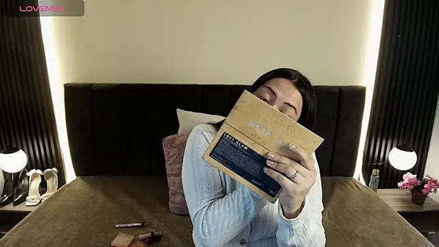 IvonneRoss  online show from 03/12/26, 12:00