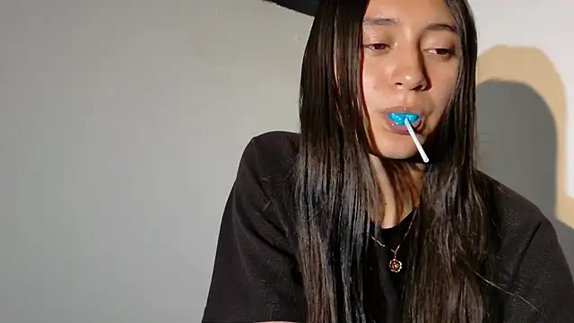 isabella nowa online show from 06/14/26, 11:40