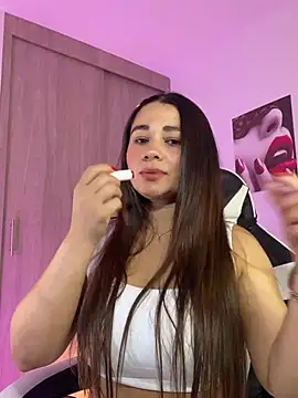 Snapshot of saray_mendozaa chatting on 06/27/26, 04:23 saray mendozaa online show from 06/27/26, 04:23