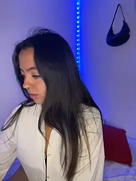 laraa rous online show from 04/04/26, 04:11