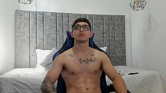 Calvin Hunter online show from 02/04/26, 02:45