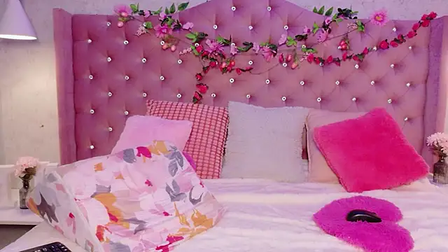 EllieNeptune  online show from 04/16/26, 09:39