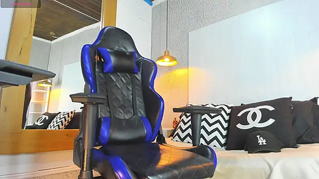 Snapshot of Dusan_Grey77 chatting on 02/18/26, 04:19 Dusan Grey77 online show from 02/18/26, 04:19