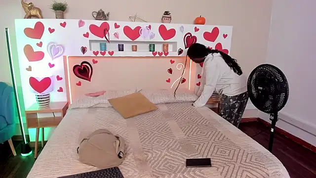 Snapshot of naomi_campell chatting on 02/14/26, 11:29 naomi campell online show from 02/14/26, 11:29