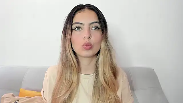 Fernanda aaaa online show from 04/06/26, 03:24