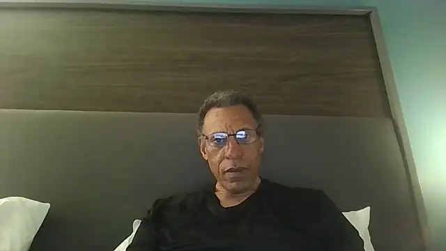 swimmer2496 online show from 05/16/26, 06:54