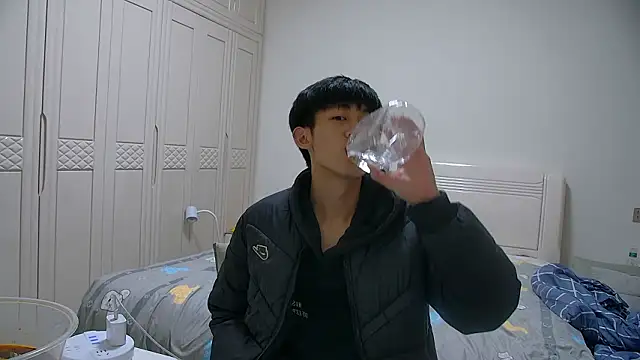 Snapshot of paofu-001 chatting on 02/12/26, 10:21 paofu-001 online show from 02/12/26, 10:21