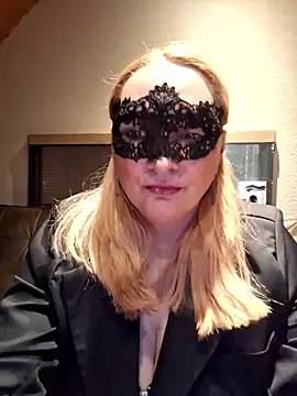 Snapshot of MaskedQueen77 chatting on 01/18/26, 03:49 MaskedQueen77 online show from 01/18/26, 03:49