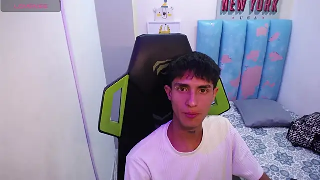 Akyra latinn online show from 04/02/26, 04:43