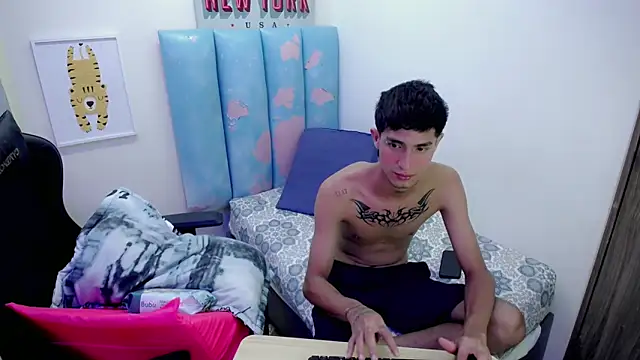 Akyra latinn online show from 04/16/26, 12:17